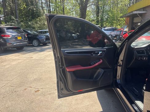 Used 2017 Porsche Macan image 9