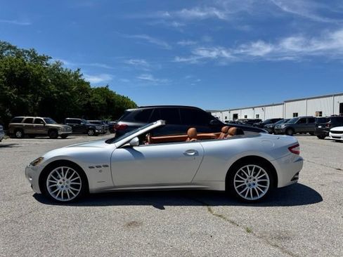 Used 2017 Maserati GranTurismo Convertible RWD image 4