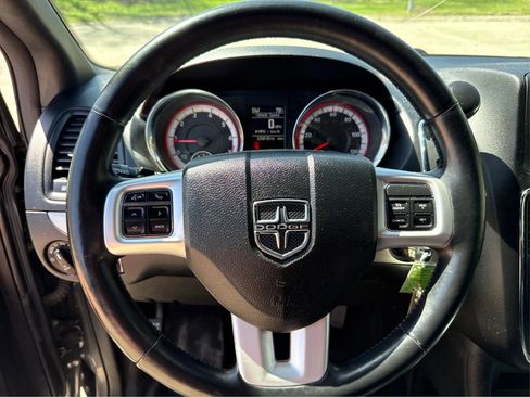 Used 2019 Dodge Grand Caravan GT FWD image 18