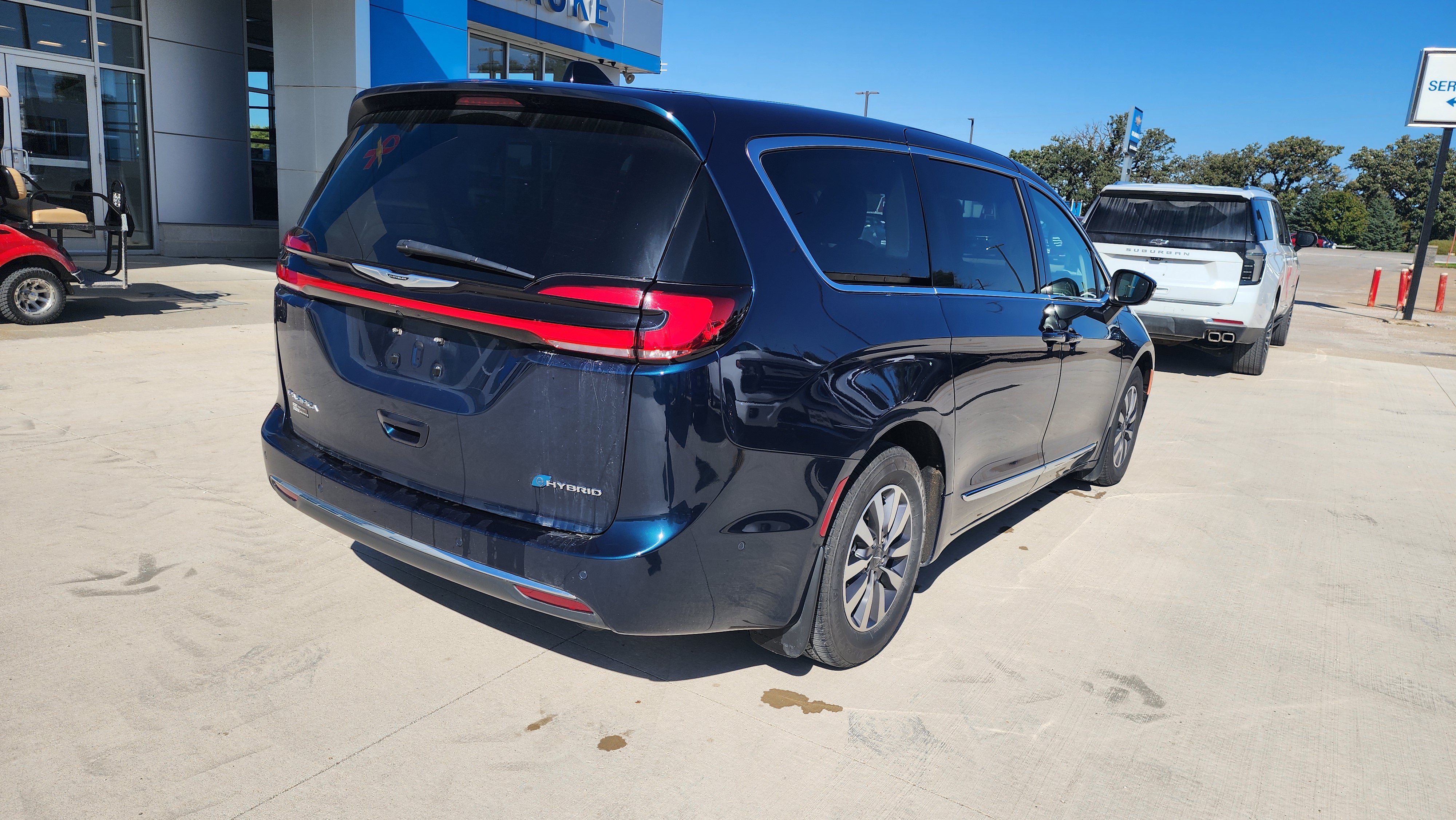 Used 2023 Chrysler Pacifica Touring-L FWD image 5