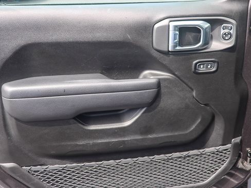 Used 2025 Jeep Wrangler Unlimited Rubicon image 21