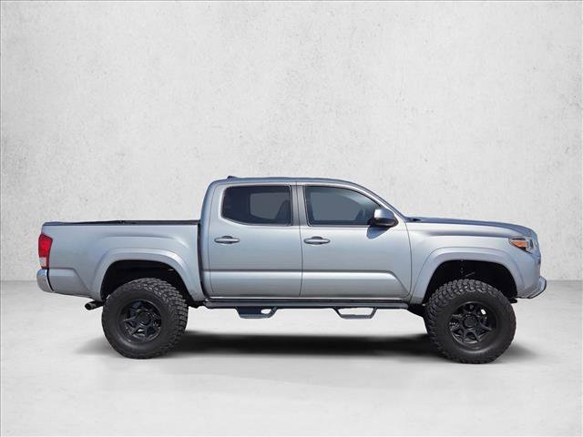 Used 2017 Toyota Tacoma SR5 w/ Tow Package AWD/4WD image 4