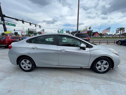 Used 2018 Chevrolet Cruze LS FWD image 3