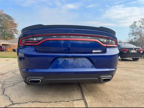Used 2019 Dodge Charger SXT image 4
