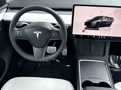 Used 2023 Tesla Model Y Performance AWD/4WD image 13