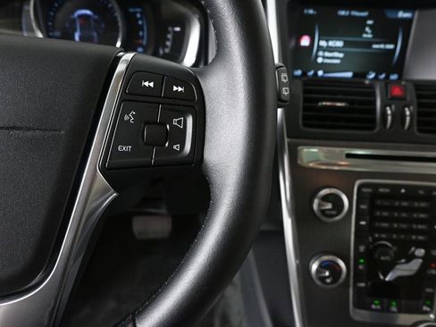 Used 2016 Volvo XC60 T5 Premier w/ Proximity Package FWD image 11