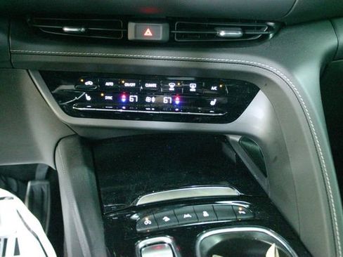 Used 2023 Buick Envision Essence w/ Sport Touring Package image 20