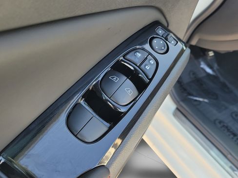 Used 2025 Nissan Altima 2.5 SR FWD image 34
