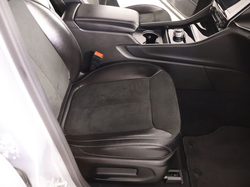 Used 2025 Jeep Grand Cherokee Altitude image 13