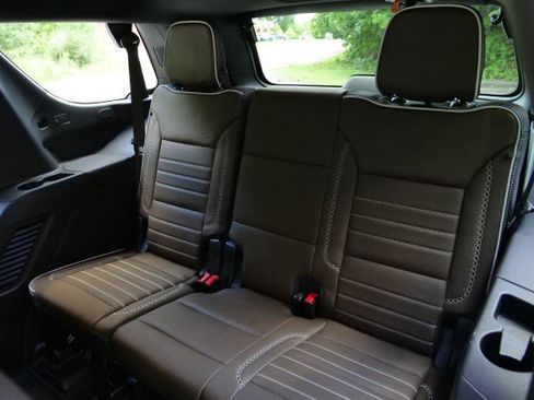 Used 2025 GMC Yukon Denali Ultimate AWD/4WD image 44