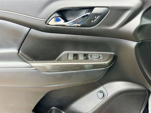 Used 2019 GMC Acadia SLT image 18