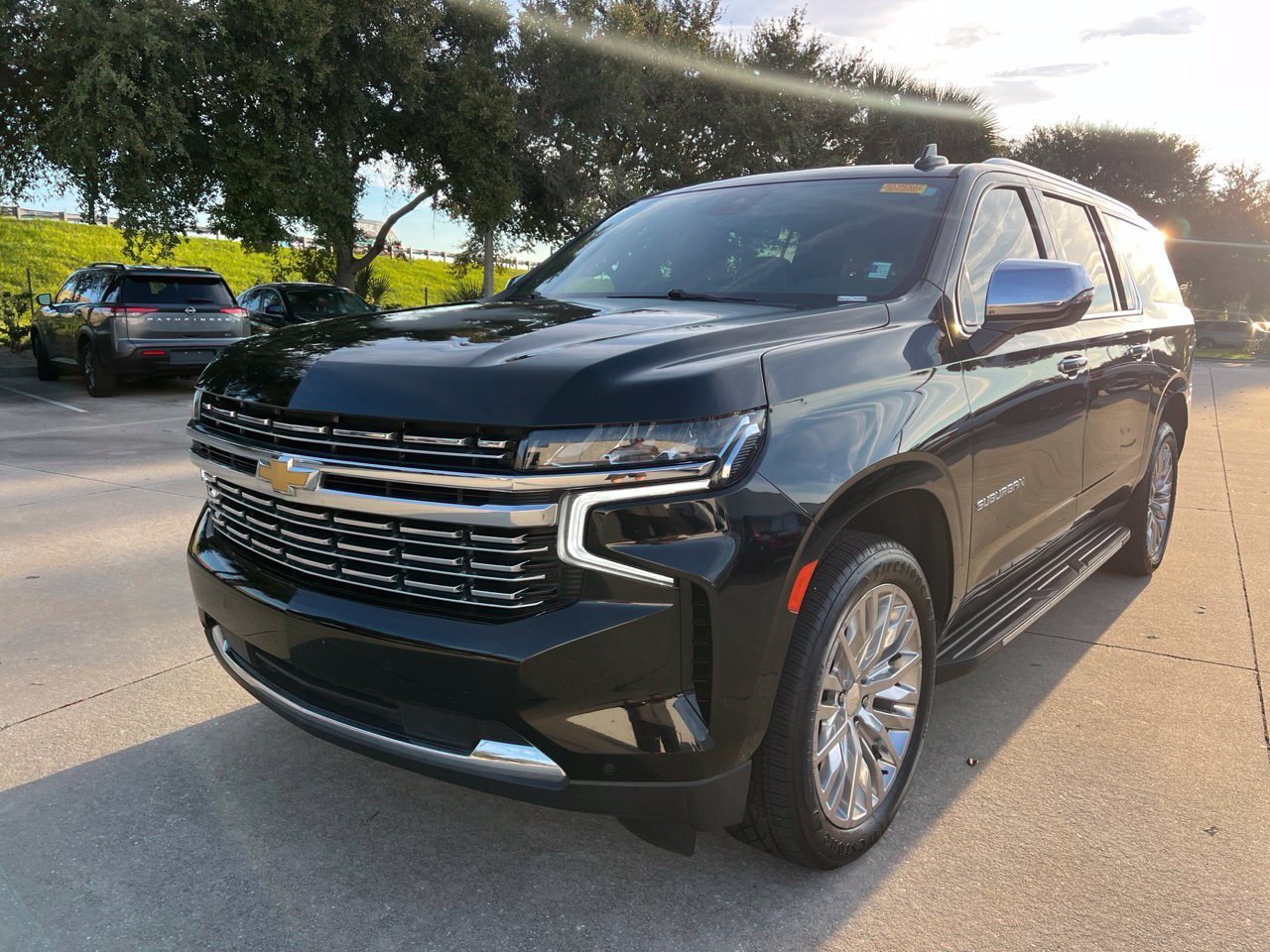 Used 2023 Chevrolet Suburban Premier RWD image 1