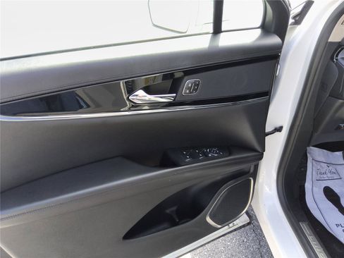 Used 2023 Lincoln Nautilus AWD w/ Premium Package image 12