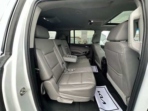 Used 2019 Chevrolet Suburban LT image 17