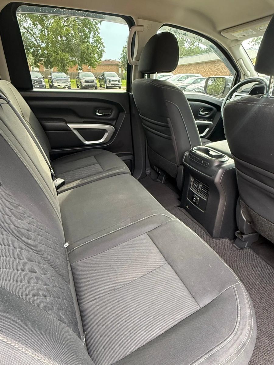 Used 2018 Nissan Titan SV w/ SV Convenience Package RWD image 15