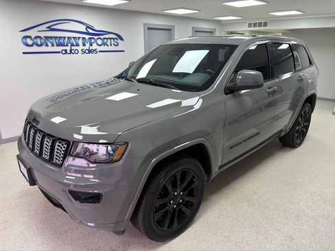 Used 2021 Jeep Grand Cherokee Laredo X AWD/4WD image 2