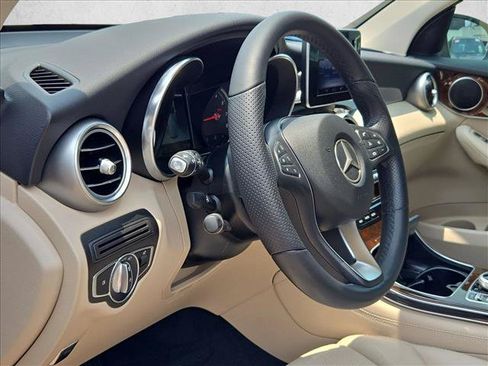 Used 2019 Mercedes-Benz GLC 300 image 9
