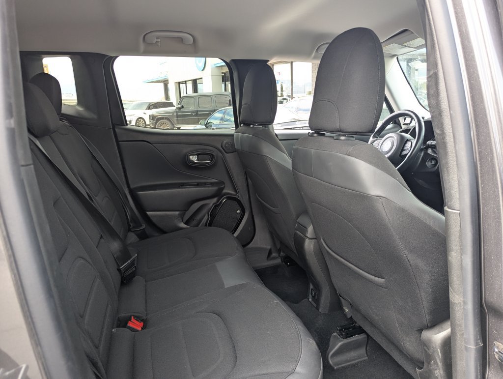 Used 2016 Jeep Renegade Latitude AWD/4WD image 30