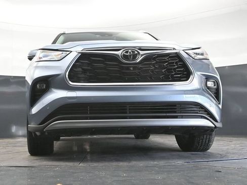 Used 2023 Toyota Highlander Platinum FWD image 28