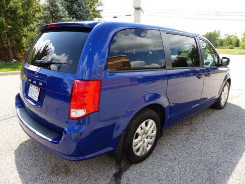 Used 2019 Dodge Grand Caravan SE FWD image 11