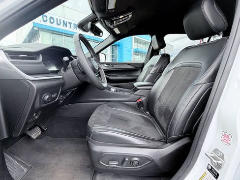 Used 2024 Jeep Grand Cherokee L Altitude image 20