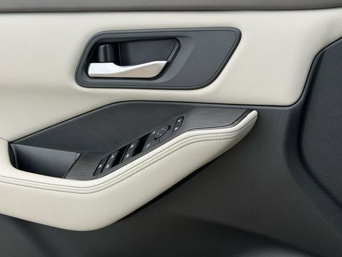 Certified 2024 Nissan Rogue SV FWD image 26