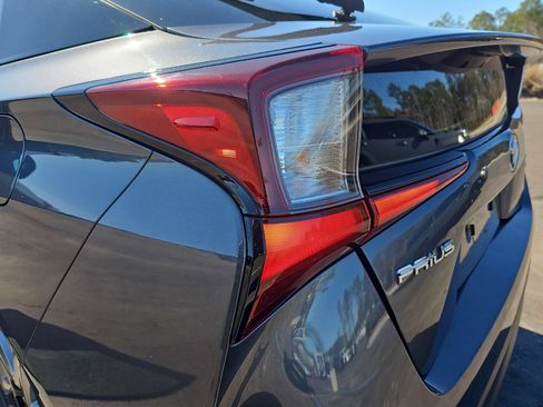 Used 2022 Toyota Prius Limited FWD image 34