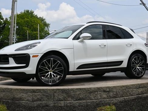 Used 2026 Porsche Macan AWD/4WD image 1
