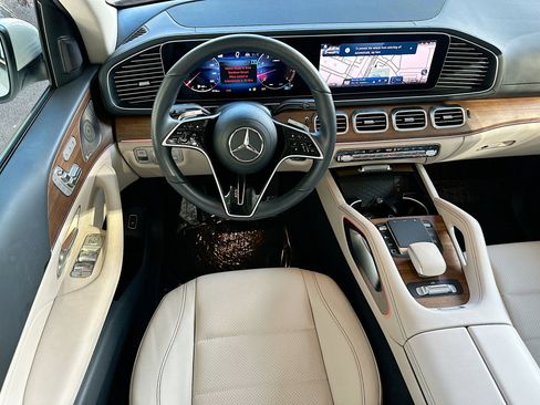 Used 2025 Mercedes-Benz GLS 450 4MATIC image 24