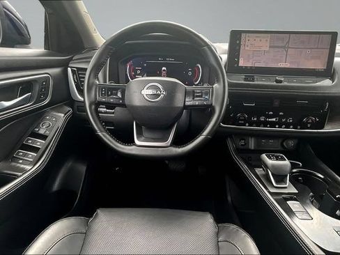 Used 2025 Nissan Rogue Platinum w/ Tech Package FWD image 8