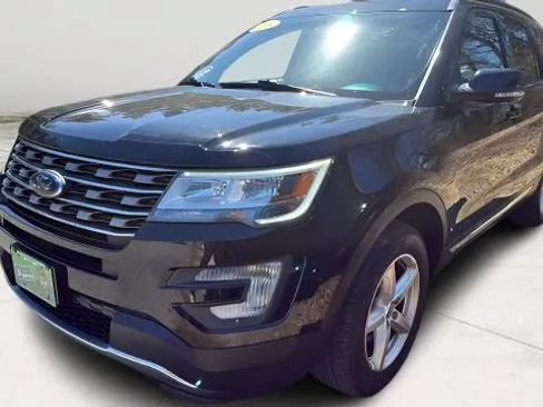 Used 2016 Ford Explorer XLT AWD/4WD image 3