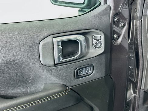 Used 2025 Jeep Wrangler Sahara image 15