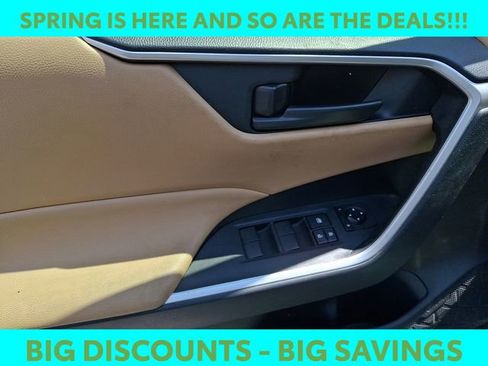 Used 2019 Toyota RAV4 LE image 12