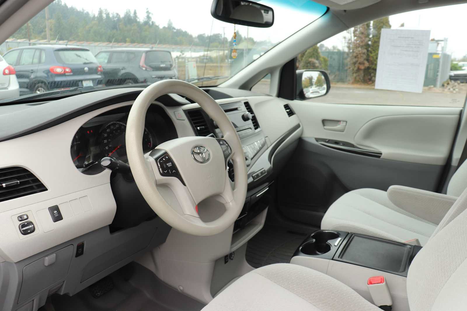 Used 2014 Toyota Sienna LE FWD image 10