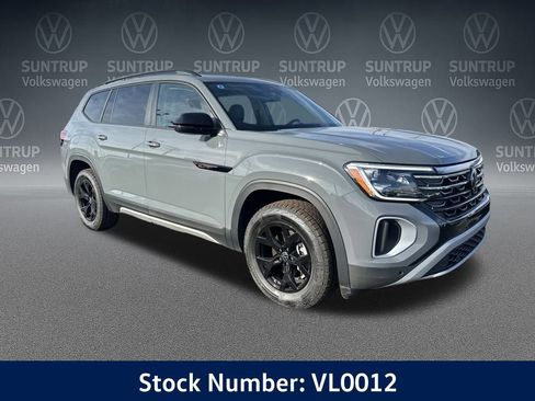 New 2025 Volkswagen Atlas Peak Edition SE image 8