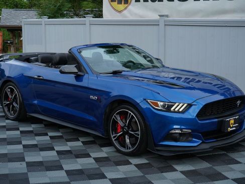 Used 2017 Ford Mustang GT Premium w/ Equipment Group 401A RWD image 2