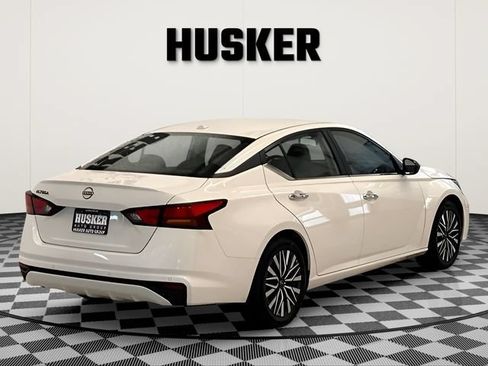 Used 2025 Nissan Altima 2.5 SV FWD image 7