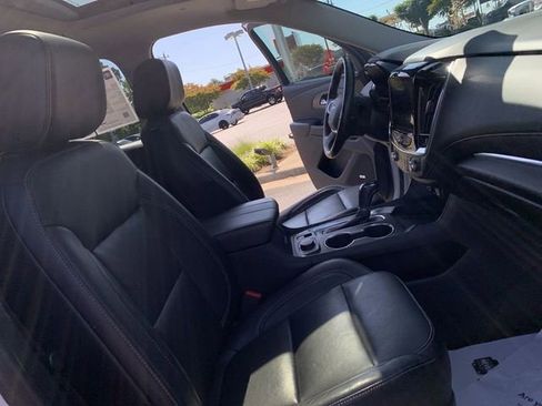 Used 2020 Chevrolet Traverse Premier FWD image 14
