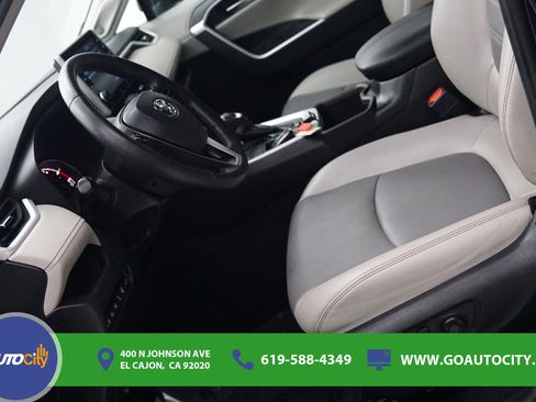 Used 2022 Toyota RAV4 Limited FWD image 9