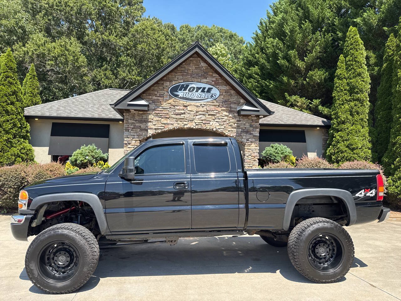 Used 2003 GMC Sierra 2500 SLT w/ SLT Preferred Equipment Group AWD/4WD image 1