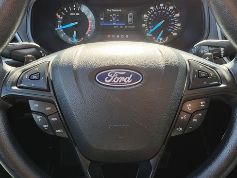 Used 2018 Ford Edge SE image 32