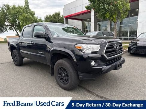 Used 2019 Toyota Tacoma SR5 AWD/4WD image 2
