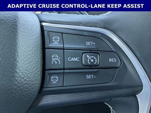 New 2025 Jeep Grand Cherokee Laredo image 9