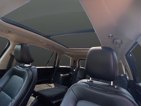 Used 2023 Lincoln Aviator AWD w/ Premium Package image 12