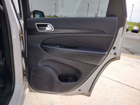 Used 2019 Jeep Grand Cherokee Altitude AWD/4WD image 25