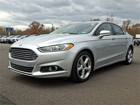 Used 2015 Ford Fusion SE w/ Equipment Group 201A image 3