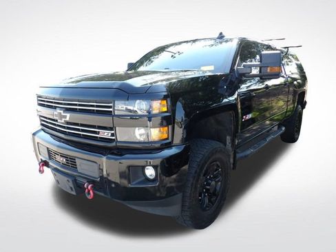 Used 2018 Chevrolet Silverado 2500 LT w/ Midnight Edition AWD/4WD image 10