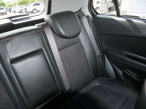 Used 2020 Chevrolet Trax LT w/ LT Convenience Package AWD/4WD image 14