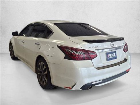 Used 2017 Nissan Altima 2.5 SL w/ Moonroof Package FWD image 6