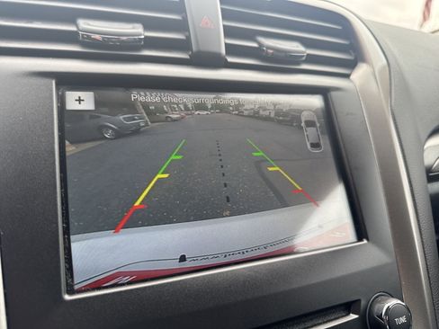 Used 2018 Ford Fusion SE image 23